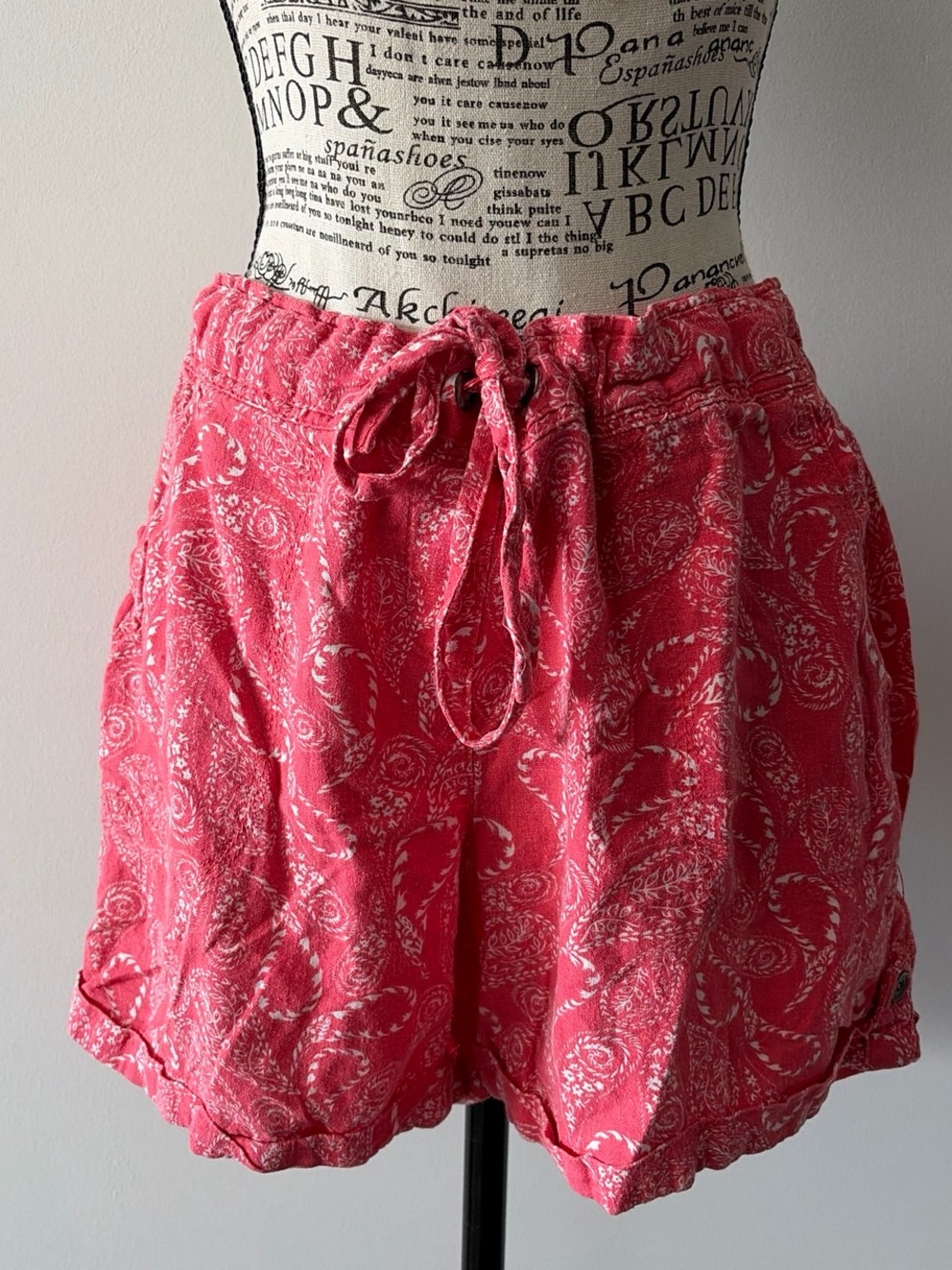 Per Se Red Paisley Drawstring Bermudas